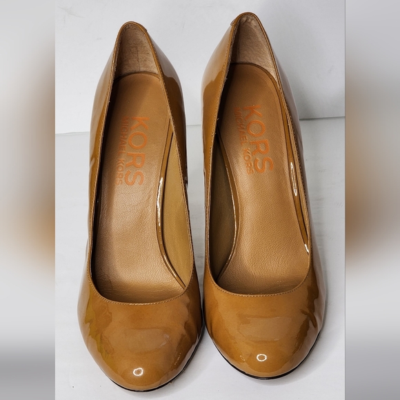 Kors Michael Kors Women's Tan Patent Leather Pumps Size 10M - Picture 3 of 9
